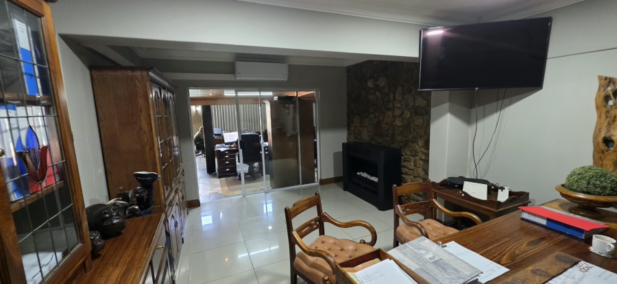 To Let 4 Bedroom Property for Rent in Grimbeeck Park North West